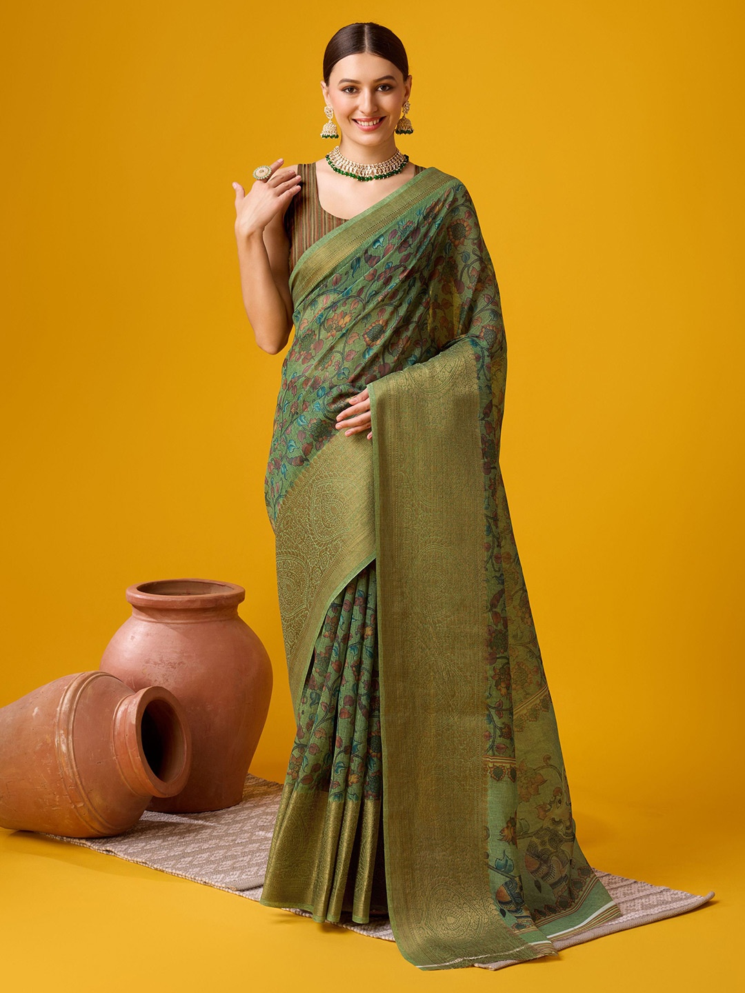 

Exclusiva Woven Design Floral Zari Saree, Green
