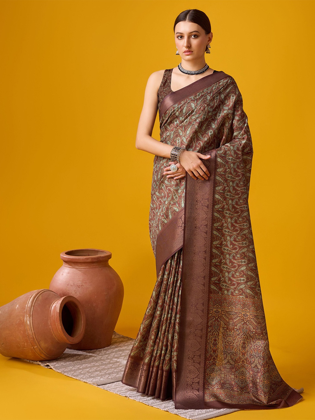 

Exclusiva Paisley Saree, Brown