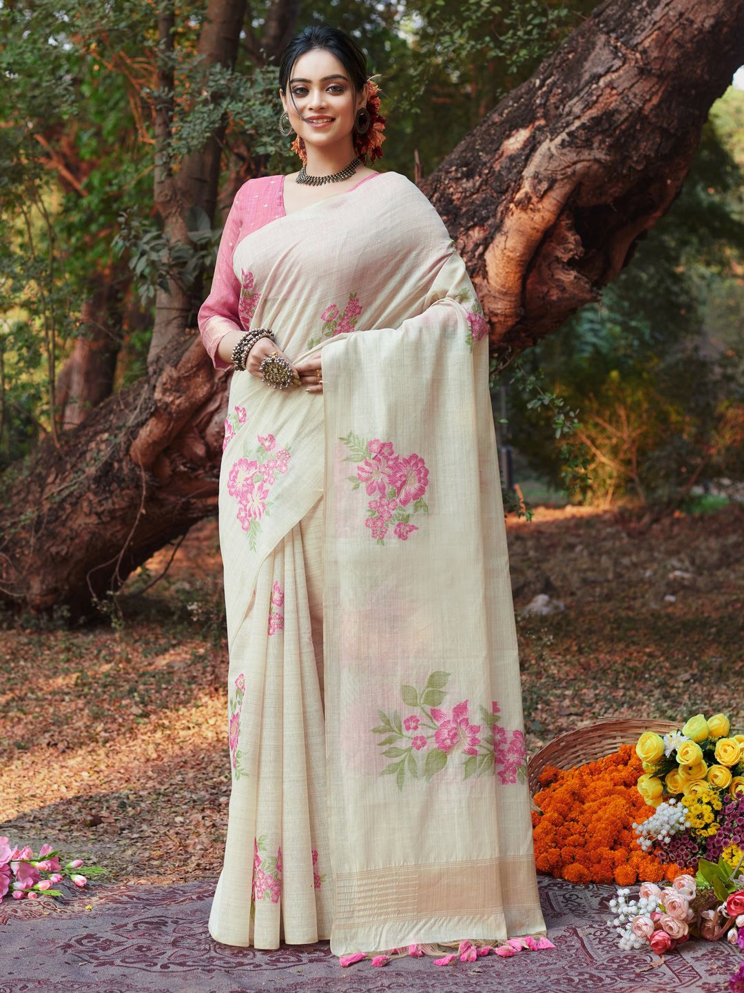 

Exclusiva Floral Printed Saree, Off white