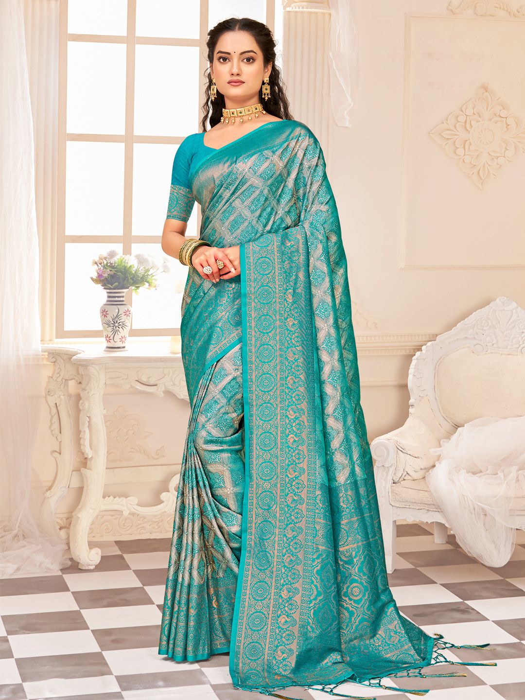 

Exclusiva Woven Design Zari Kanjeevaram Saree, Blue