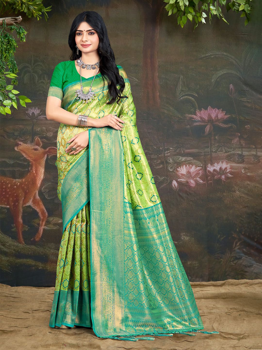 

Exclusiva Woven Design Zari Kanjeevaram Saree, Green