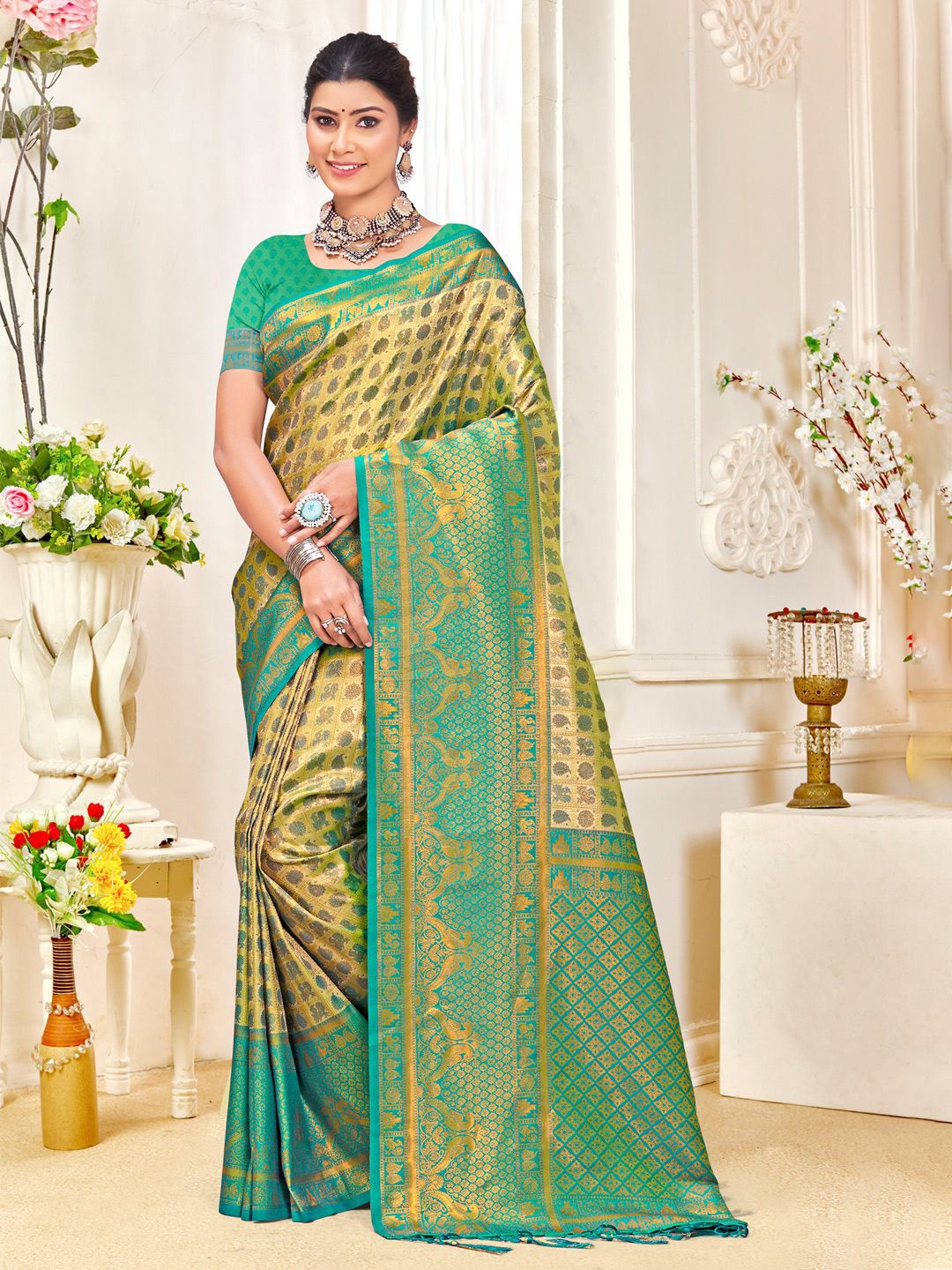 Exclusiva Woven Design Zari Saree, Green