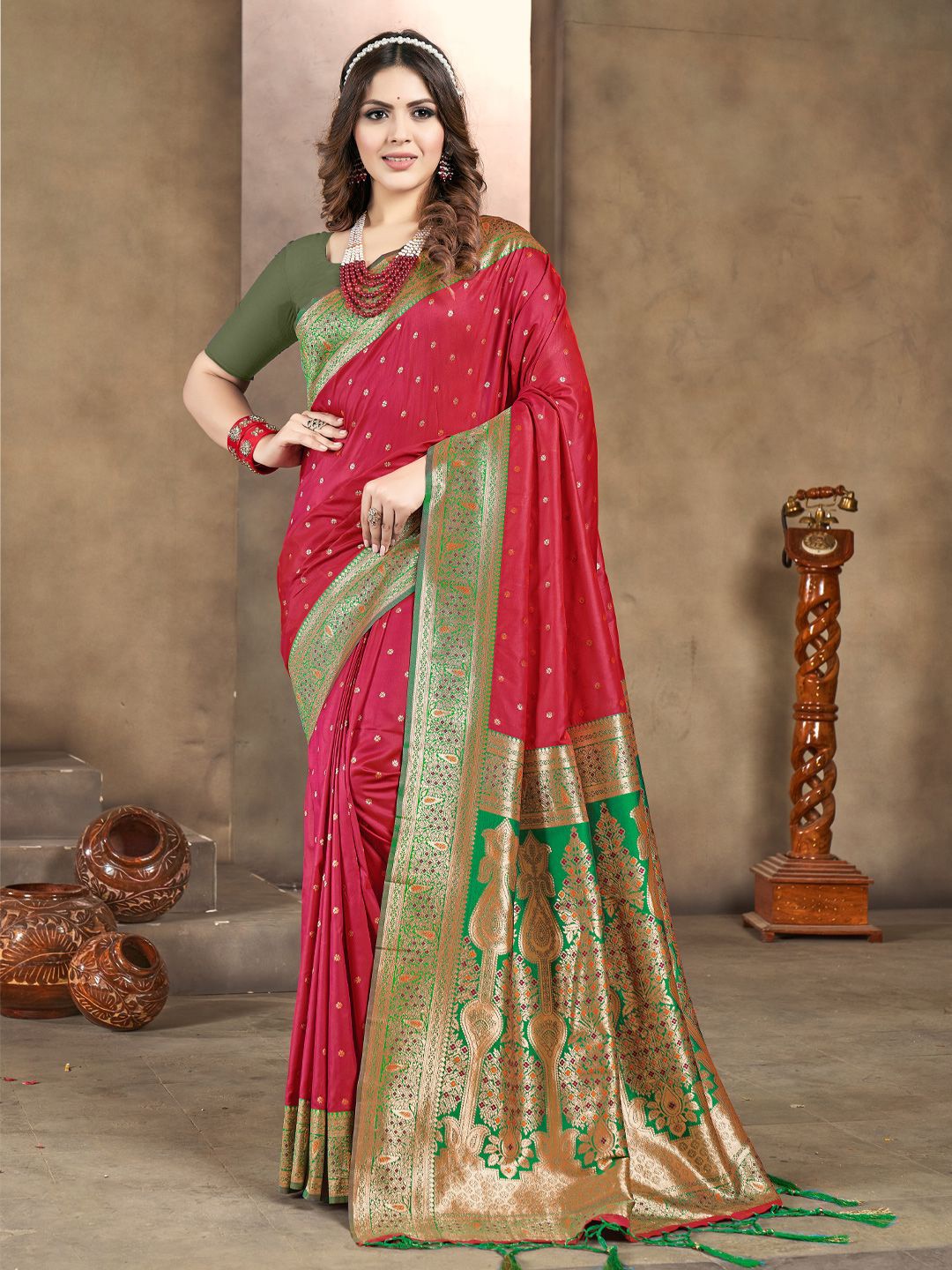 

Exclusiva Woven Design Zari Saree, Maroon