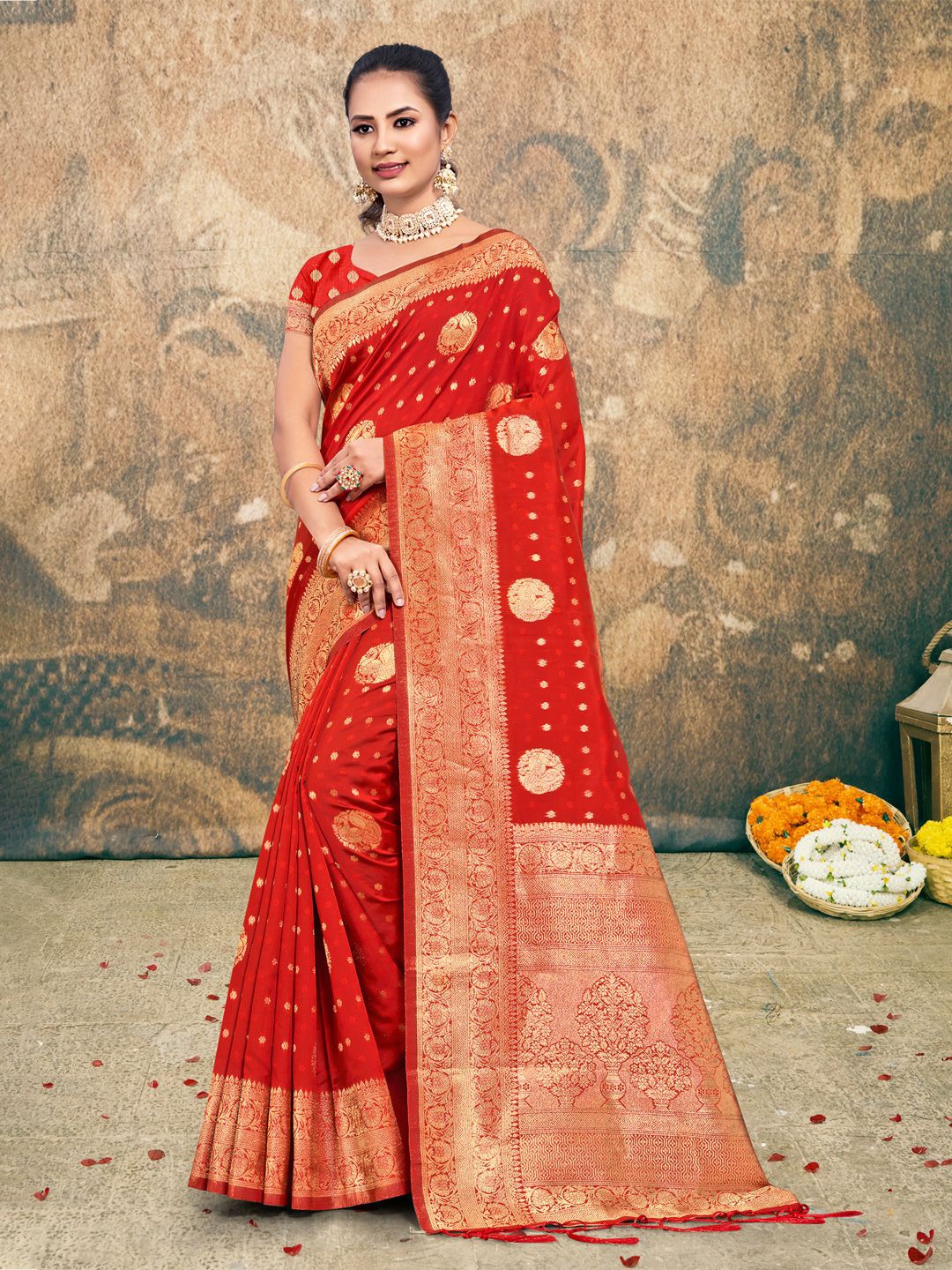 

Exclusiva Zari Woven Design Saree, Red