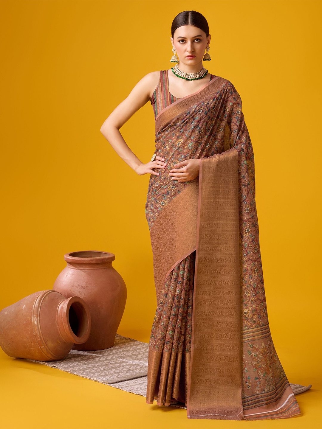 Exclusiva Floral Printed Saree, Brown
