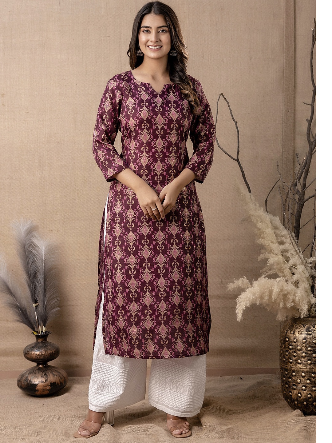 

Nayo Women Ethnic Motifs Printed Cotton Blanded Kurta, Burgundy