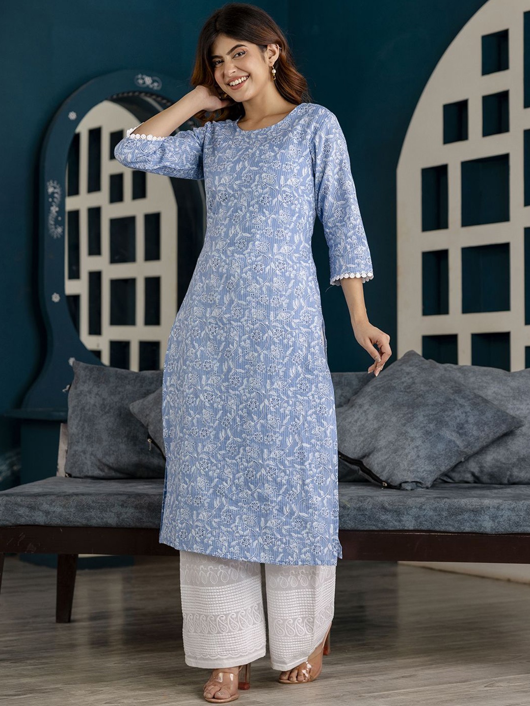 

Nayo Floral Printed Printed Round Neck Pure Cotton Straight Kurta, Blue