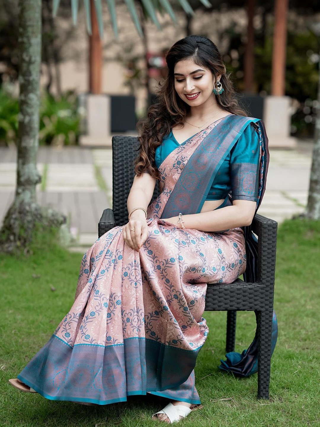 

RASVRITI Woven Design Zari Banarasi Saree, Peach