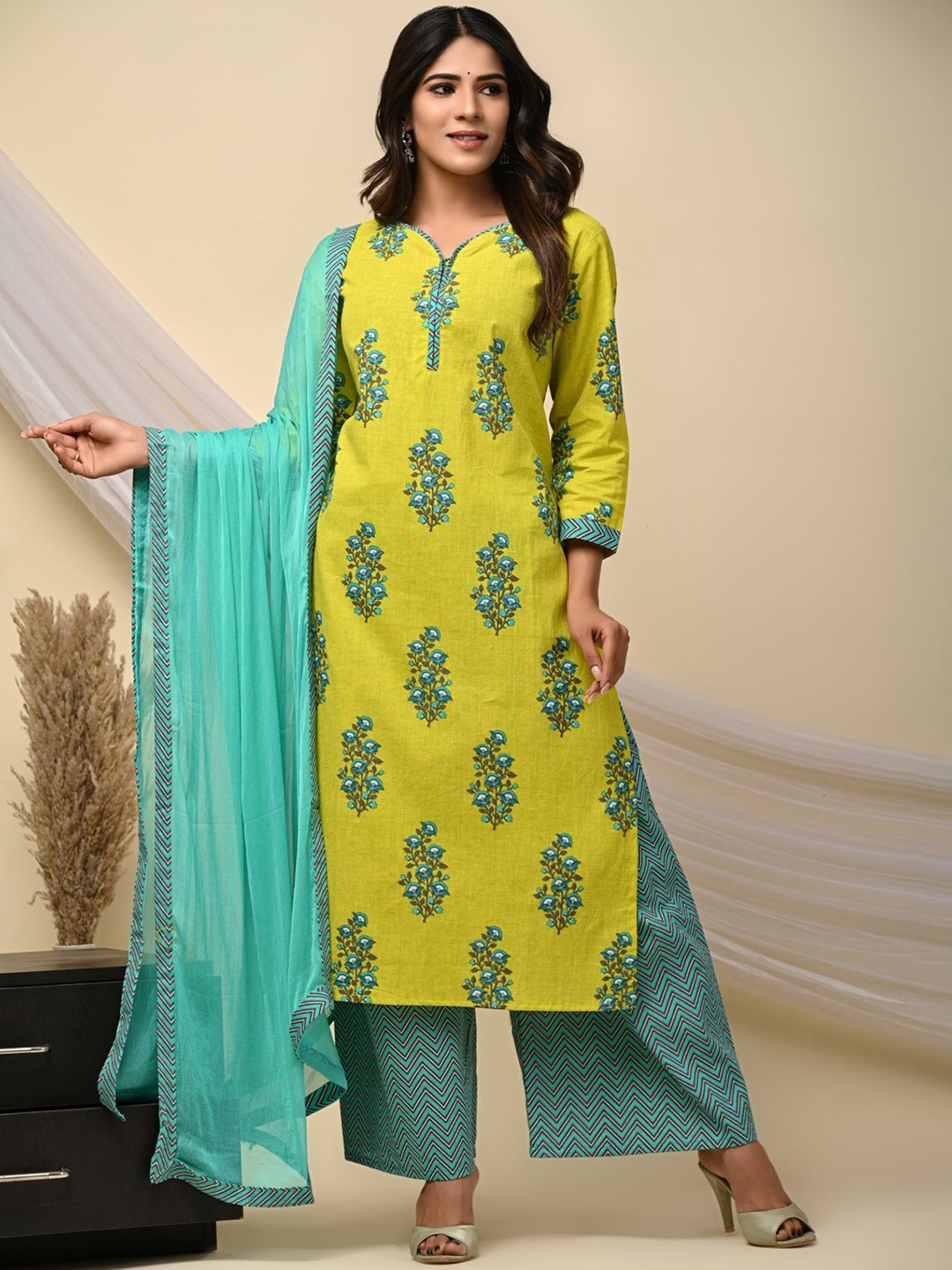 

POSHART FASHION AS UNIQUE AS YOU ARE Printed Pure Cotton Straight Kurta Set, Green