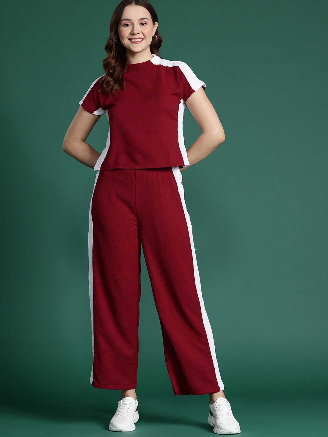 

Dressberry Side-Stripe Detail Textured Trousers wit T-shirt Co-ords, Maroon