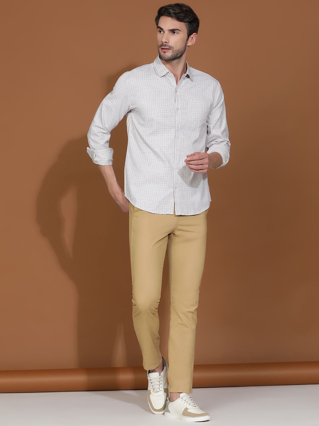 

Kotty White New Spread Collar Casual Shirt