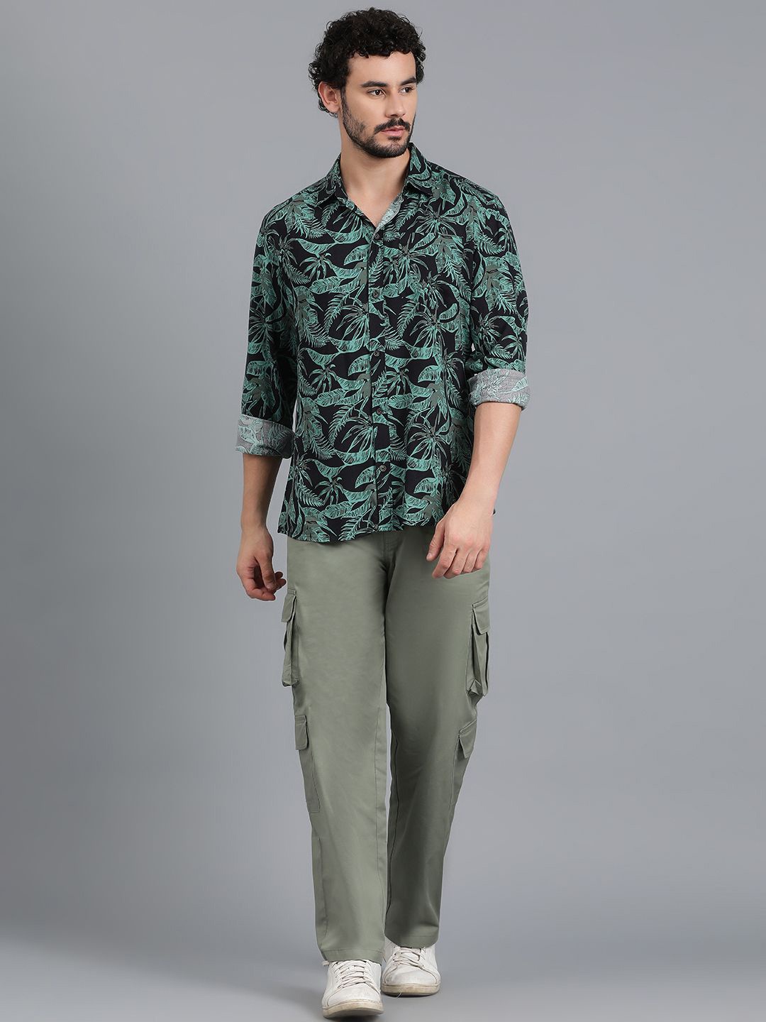 

Kotty New Green & Black Floral Printed Spread Collar Relaxed Fit Casual Shirt