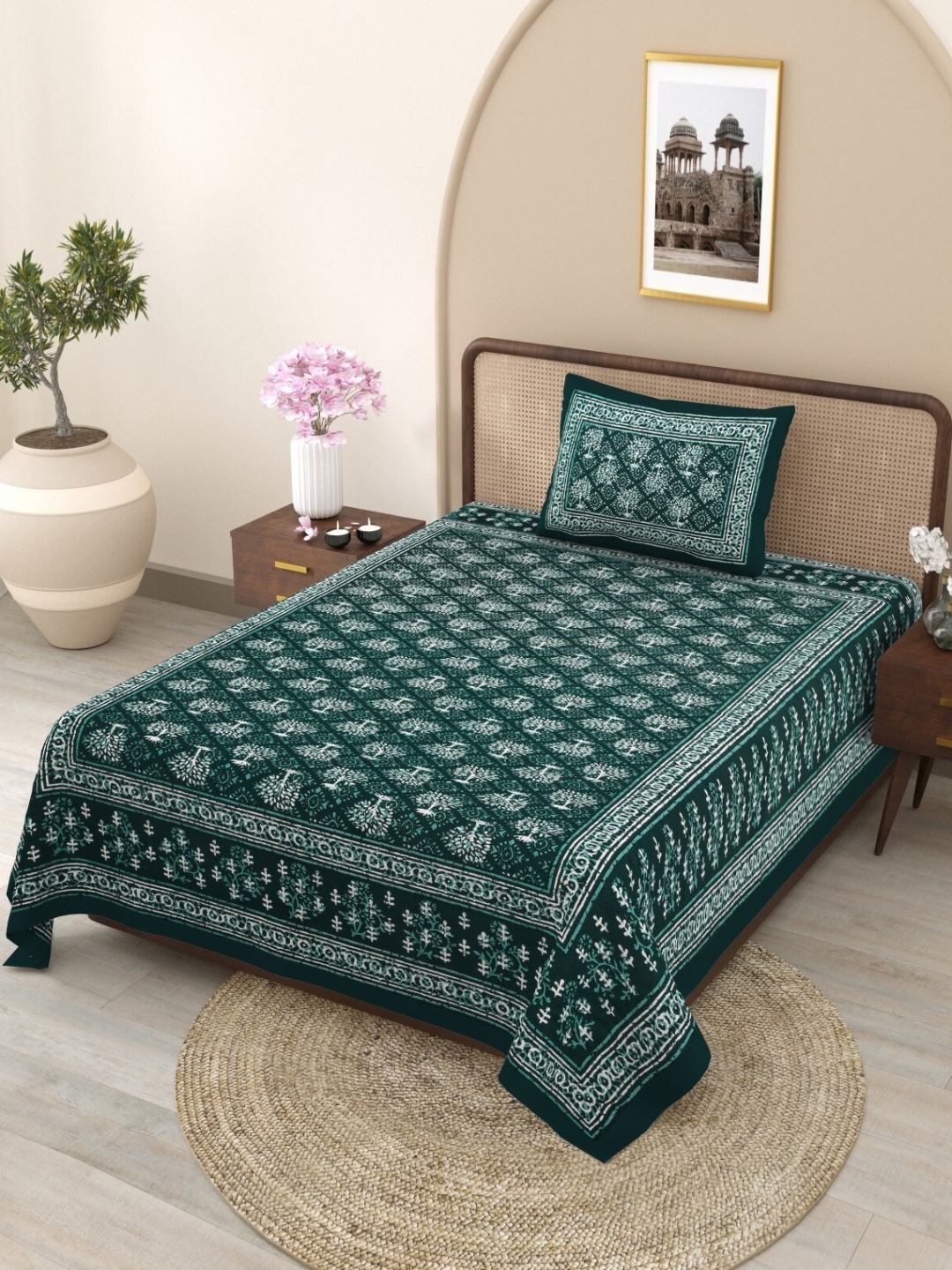 

SHOOLIN Green & White Ethnic Motifs 144 TC Cotton Single Bedsheet with 1 Pillow Covers