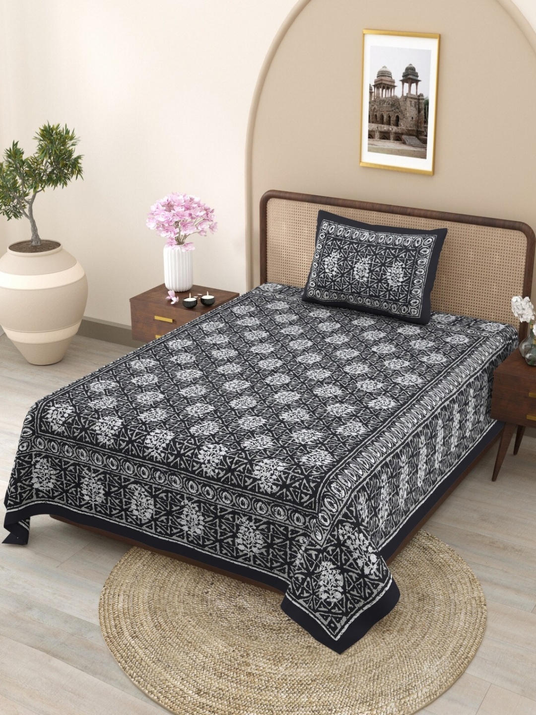 

SHOOLIN Grey & White Floral Printed 144 TC Single Bedsheet with 2 Pillow Covers