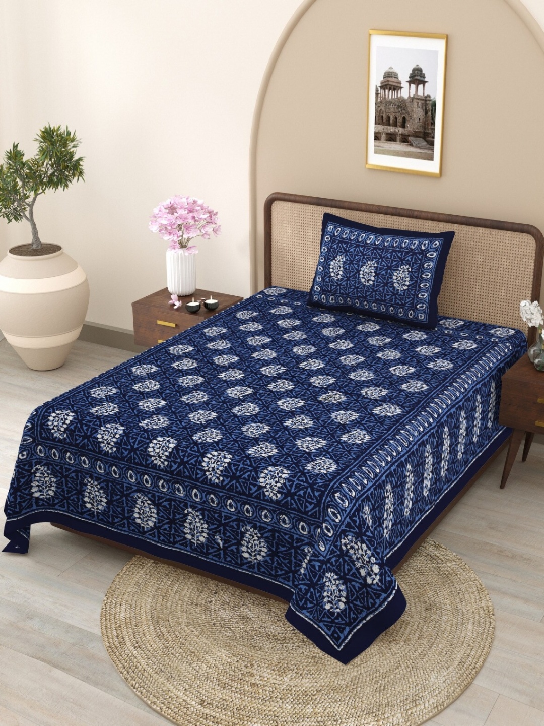 

SHOOLIN Blue & White Ethnic Motifs 144 TC Cotton Single Bedsheet with 1 Pillow Covers