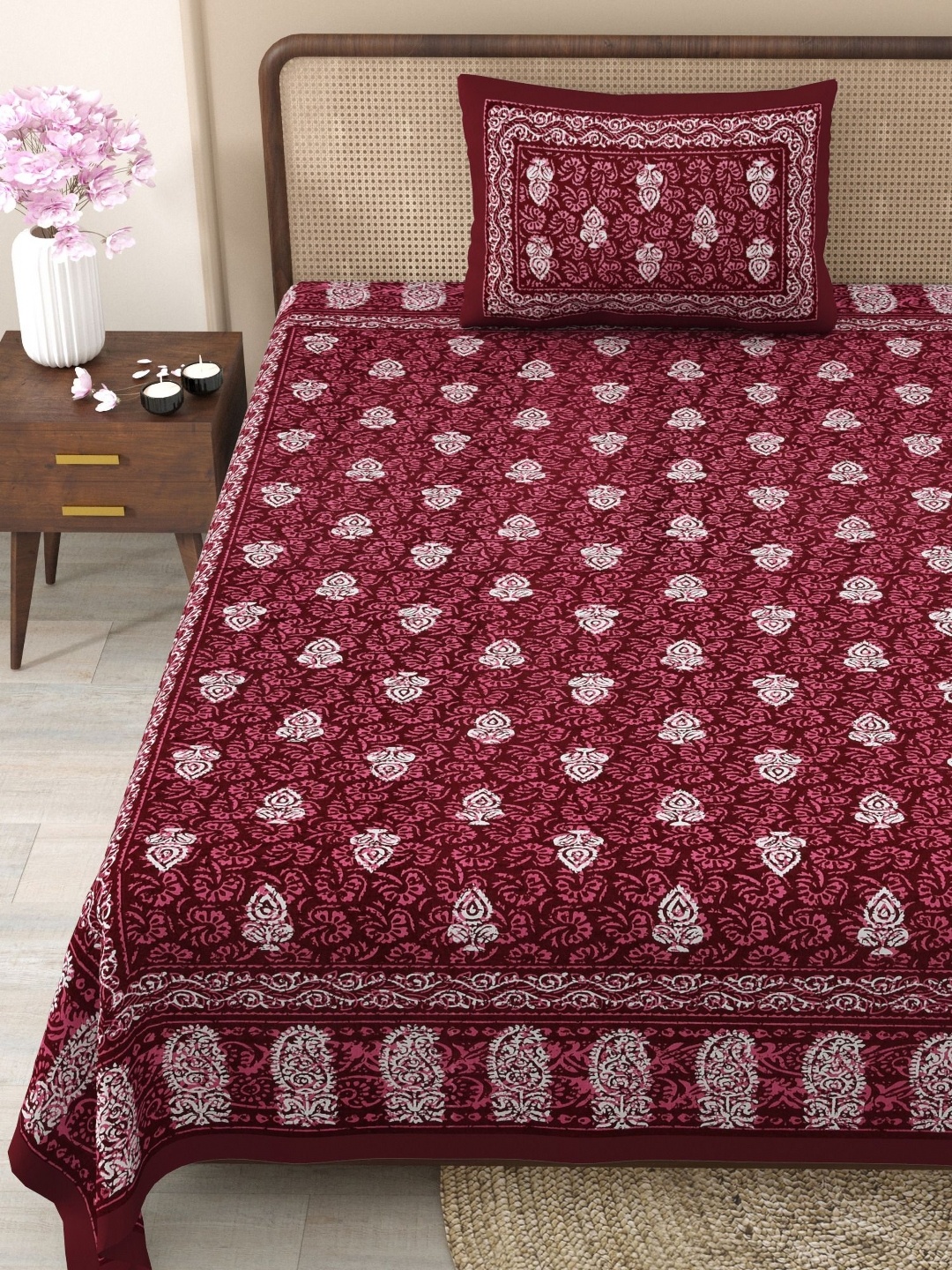 

SHOOLIN Maroon & White Floral 144 TC Single Bedsheet with 2 Pillow Covers