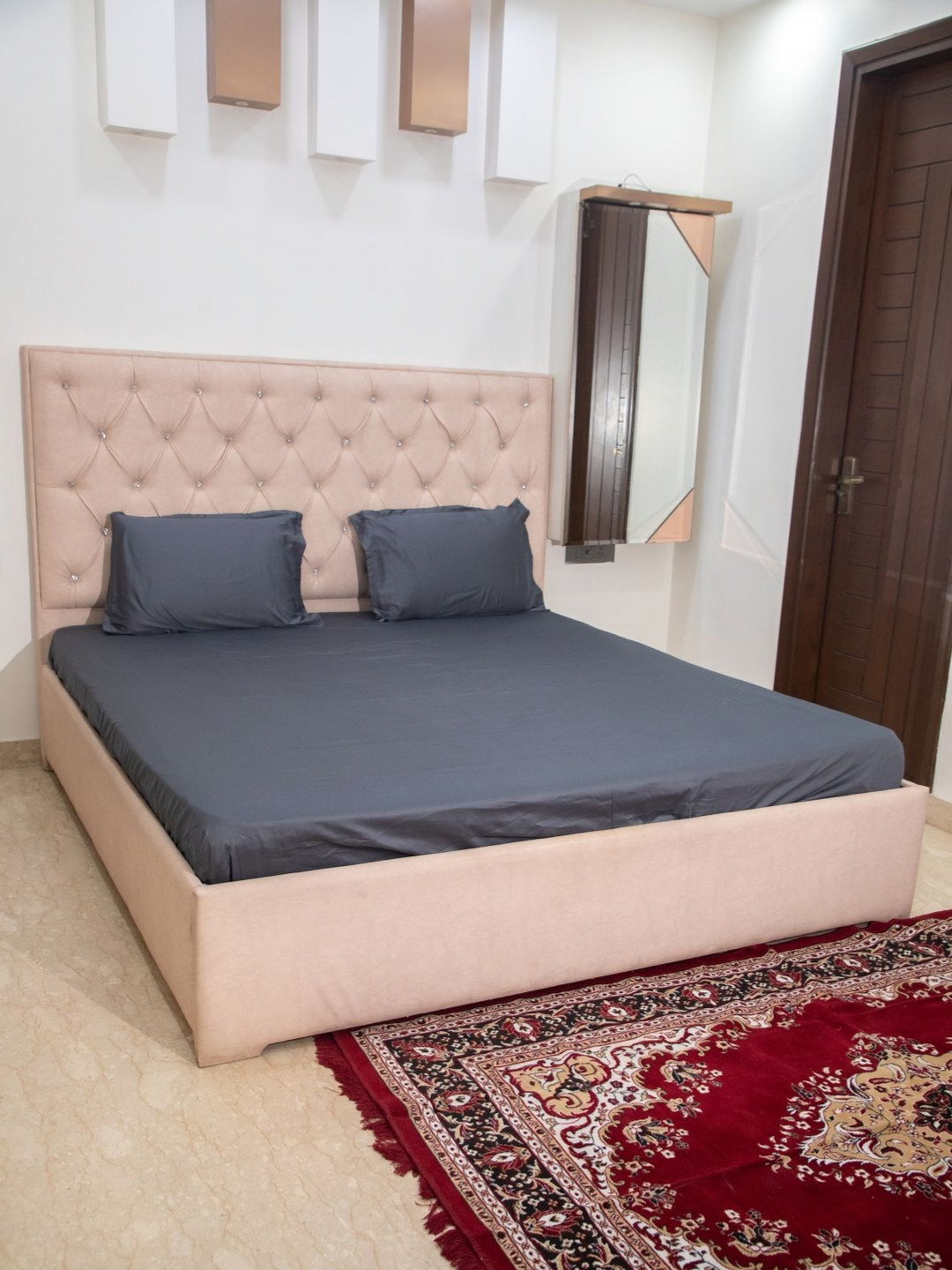 

STUDIOHMK Grey Cotton 300 TC King Bedsheet with 2 Pillow Covers
