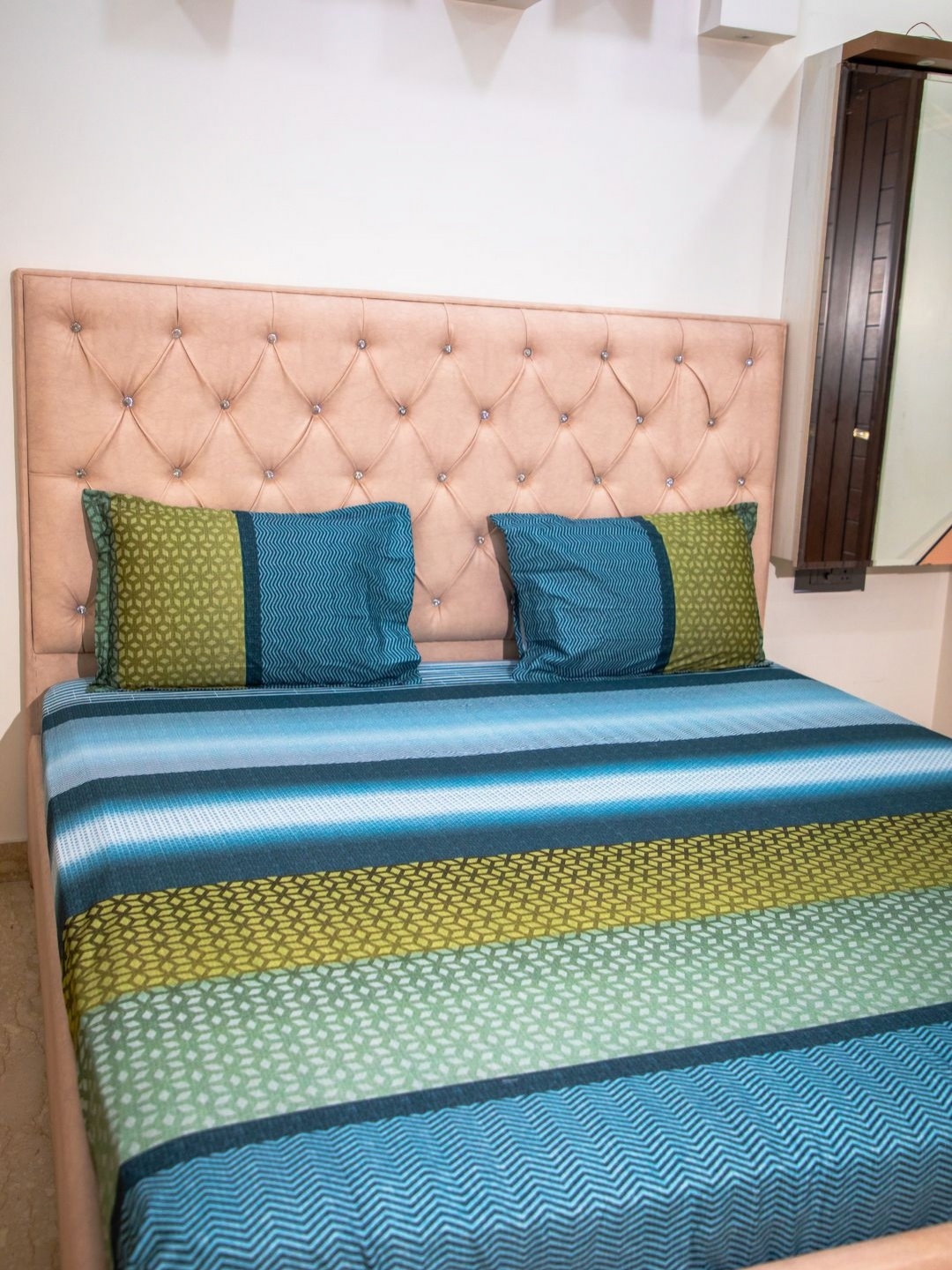

STUDIOHMK Blue & Yellow Geometric Cotton 300 TC King Bedsheet with 2 Pillow Covers