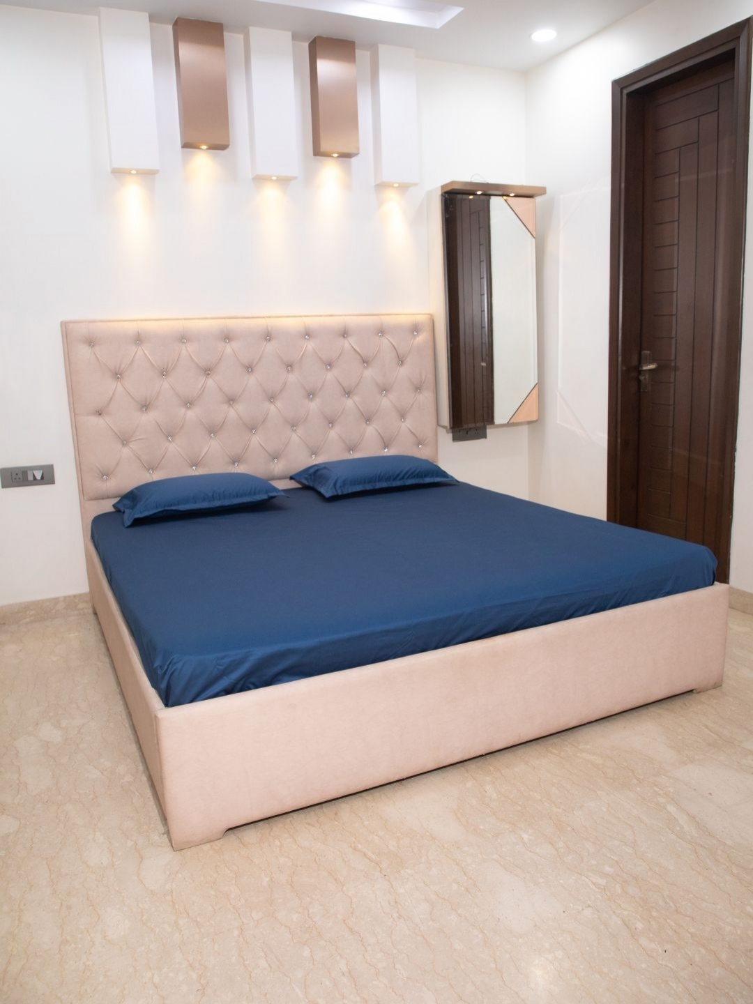 

STUDIOHMK Blue Cotton 300 TC King Bedsheet with 2 Pillow Covers