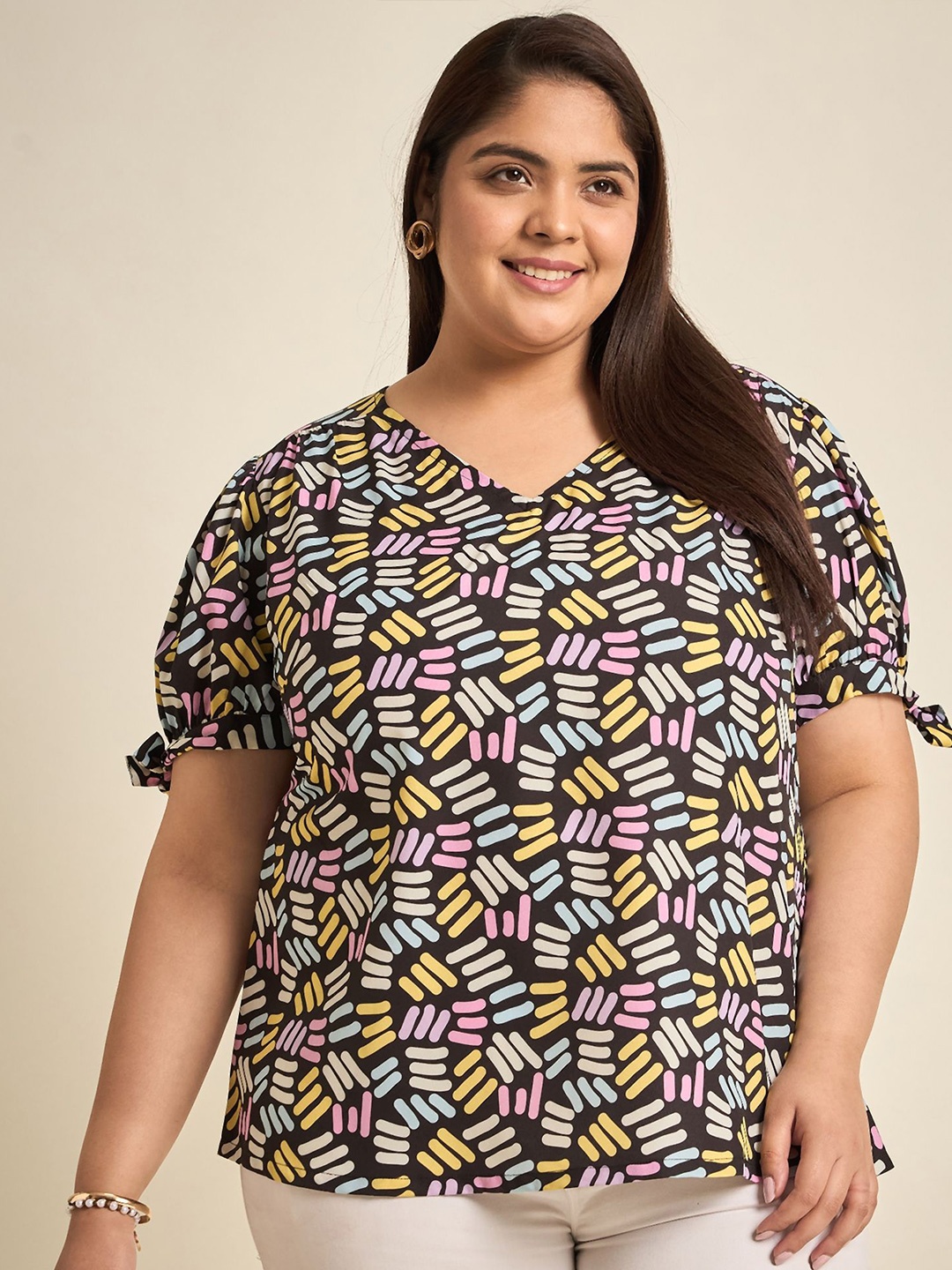 

Sztori Plus Size Geometric Printed V-Neck Extended Sleeves Crepe Top, Black