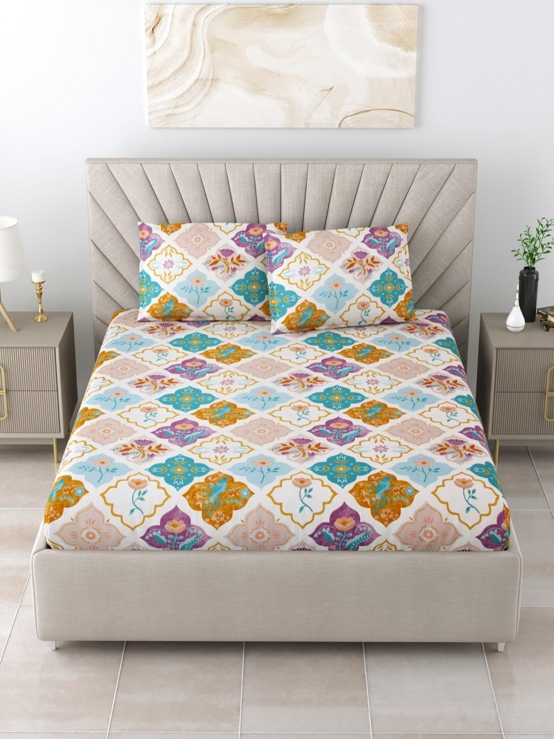 

Innovative Edge White Geometric 180 TC King Bedsheet with 2 Pillow Covers