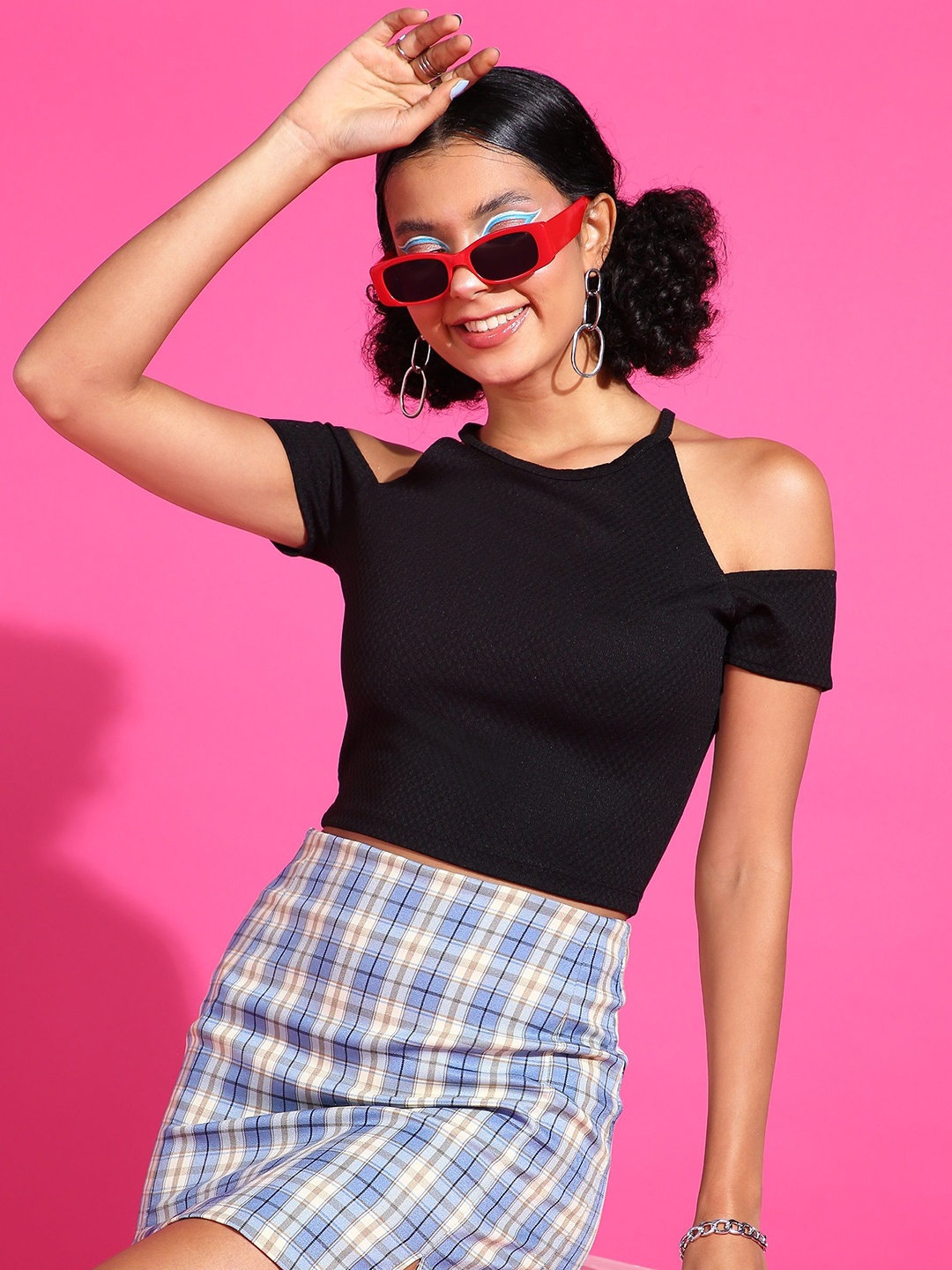 

Veni Vidi Vici Round Neck Cold-Shoulder Fitted Top, Black