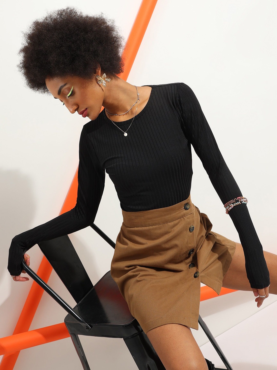 

Veni Vidi Vici Black Round Neck Longline Fitted Top
