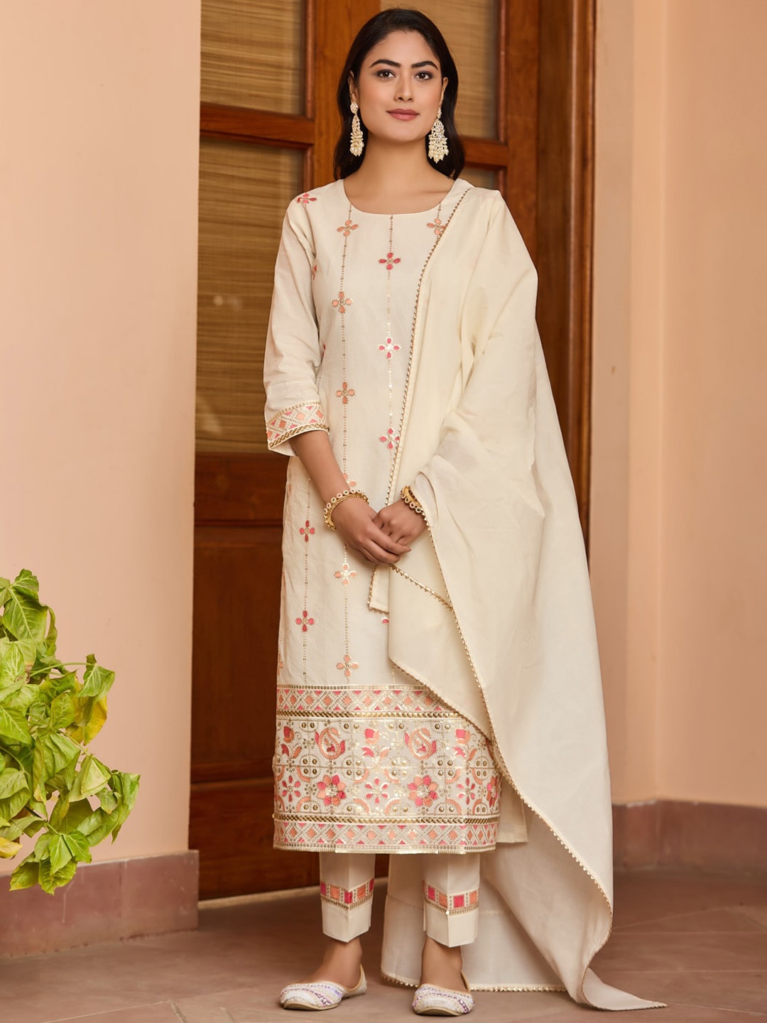 

WOMEN PLUS Ethnic Motifs Embroidered Sequinned Kurta with Trousers & Dupatta, White