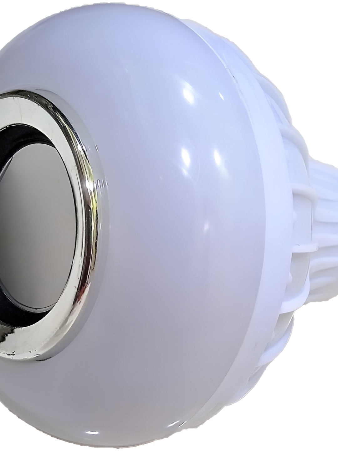 

SPARK WORLD White Wireless Music Playing Remote Controller Smart Bulb