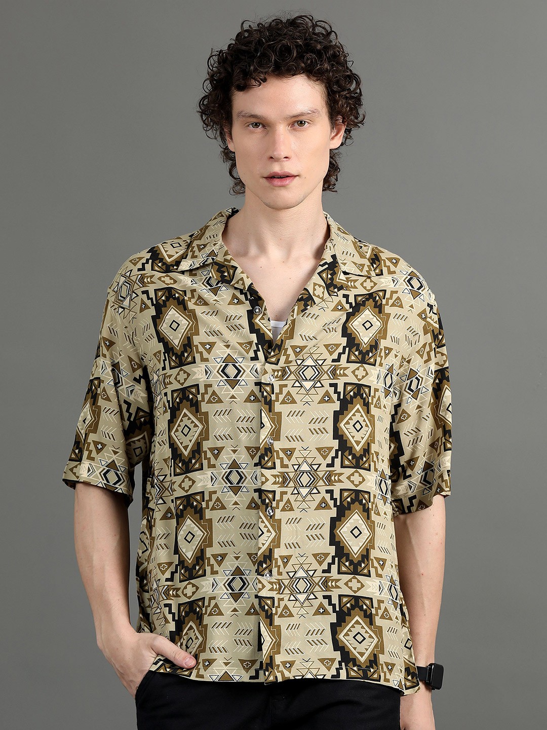 

SILISOUL Oversized Relaxed Ethnic Motifs Printed Cuban Collar Shirt, Beige