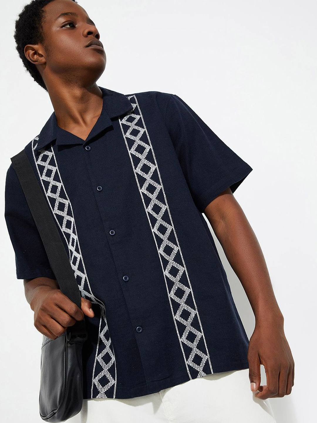 max URB_N Men Relaxed Fit Embroidered Resort Shirt, Navy blue