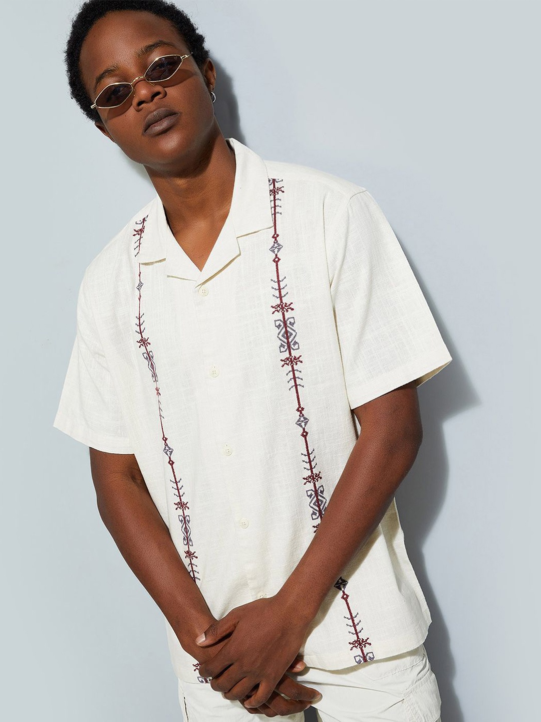 

max URB_N Men Relaxed Fit Embroidered Resort Shirt, Off white