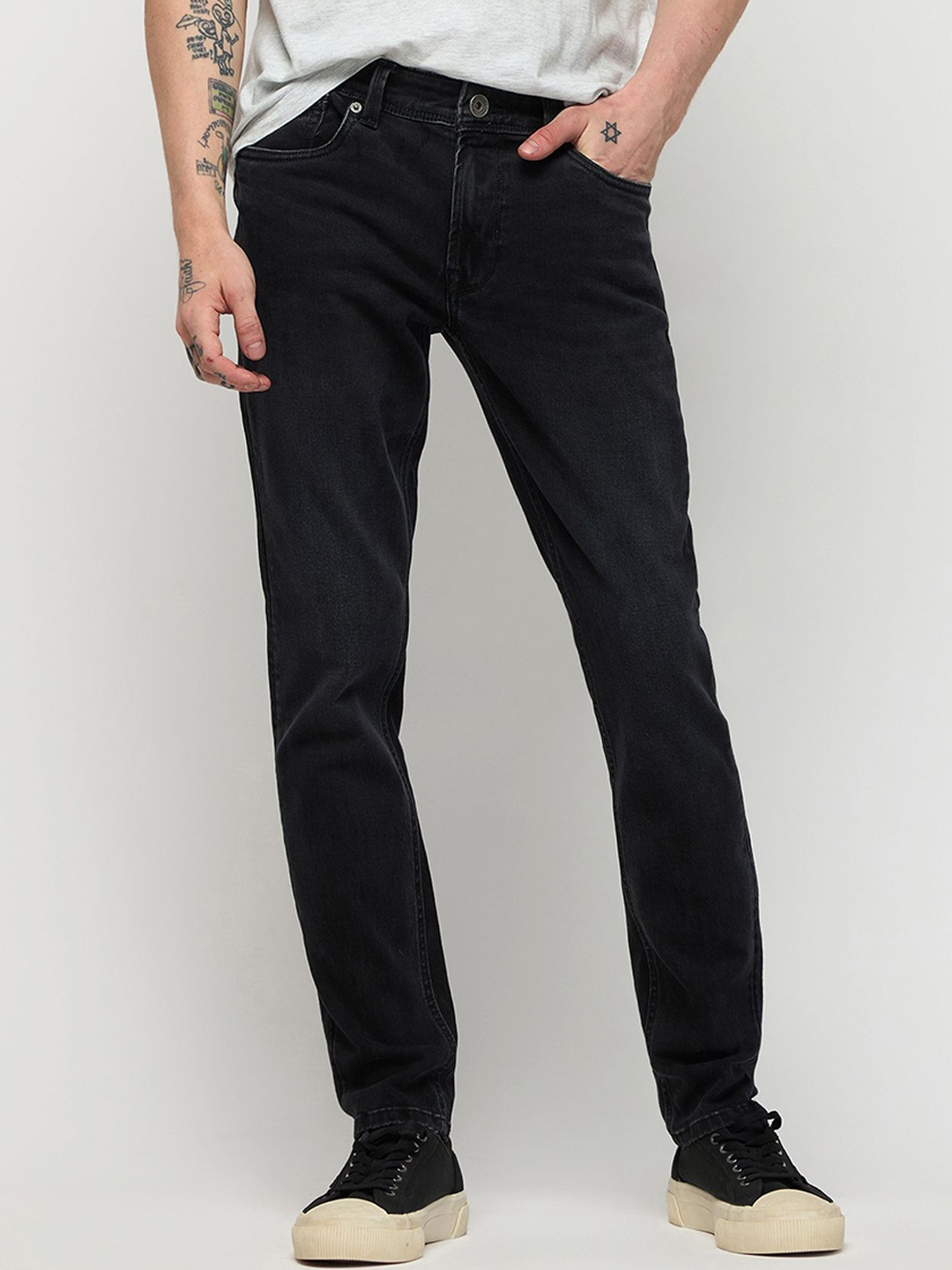 

DAGERRFLY Men Slim Fit Low-Rise Clean Look Light Fade Stretchable Jeans, Black