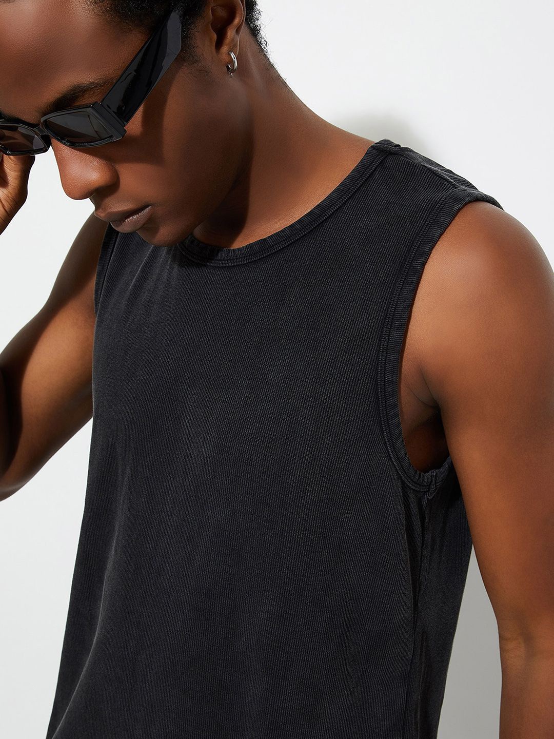 

max URB_N Men Solid Slim Fit Sleeveless T-shirt, Black