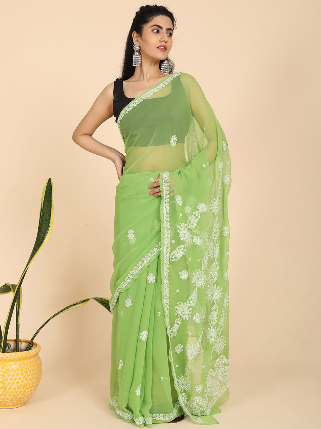 

HELLA FASHIONS Ethnic Motifs Chikankari Saree, Lime green