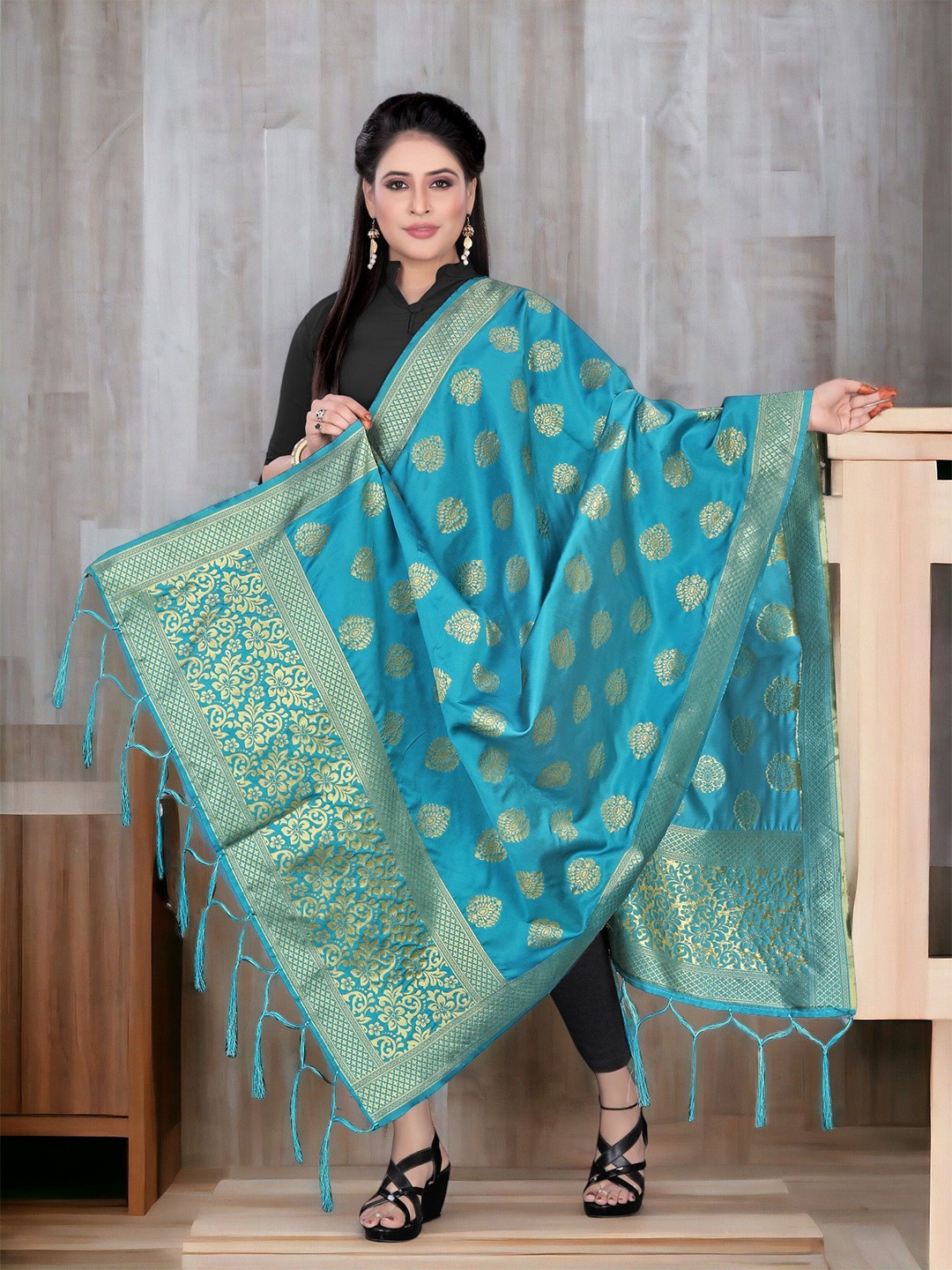 

CARTYSHOP Ethnic Motifs Woven Design Dupatta with Zari, Turquoise blue