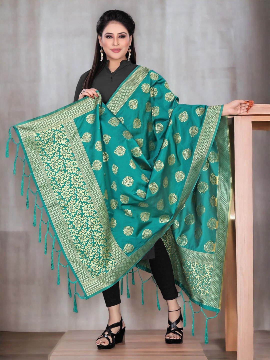 

CARTYSHOP Ethnic Motifs Woven Design Dupatta with Zari, Green