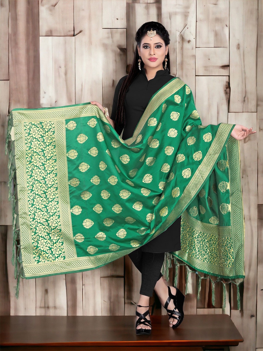 

CARTYSHOP Ethnic Motifs Woven Design Dupatta with Zari, Green