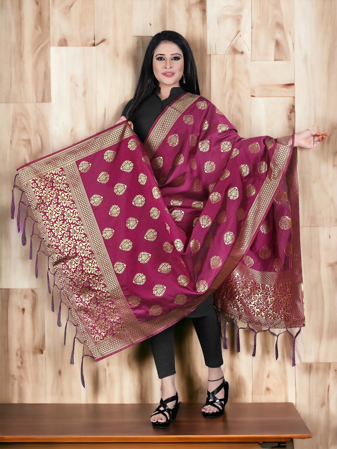 

CARTYSHOP Ethnic Motifs Woven Design Zari Banarasi Dupatta, Magenta