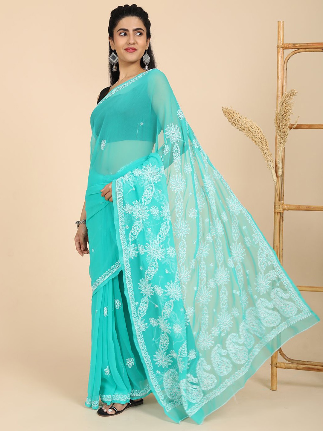 

HELLA FASHIONS Ethnic Motifs Chikankari Saree, Blue