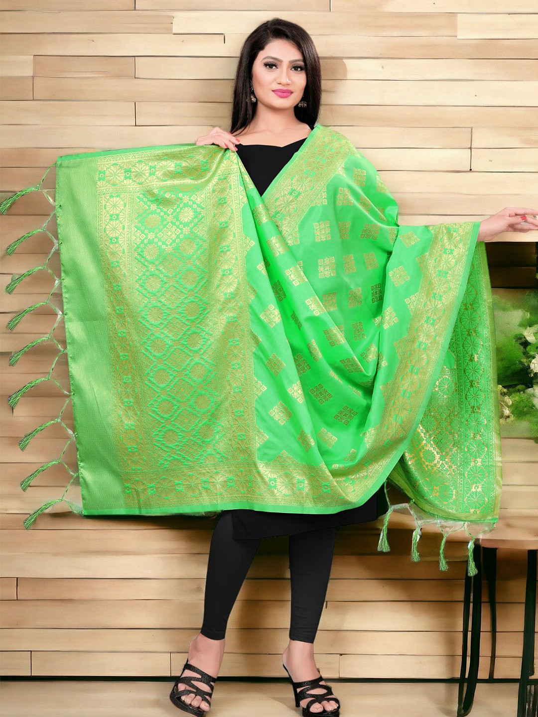 

CARTYSHOP Woven Design Dupatta with Zari, Lime green