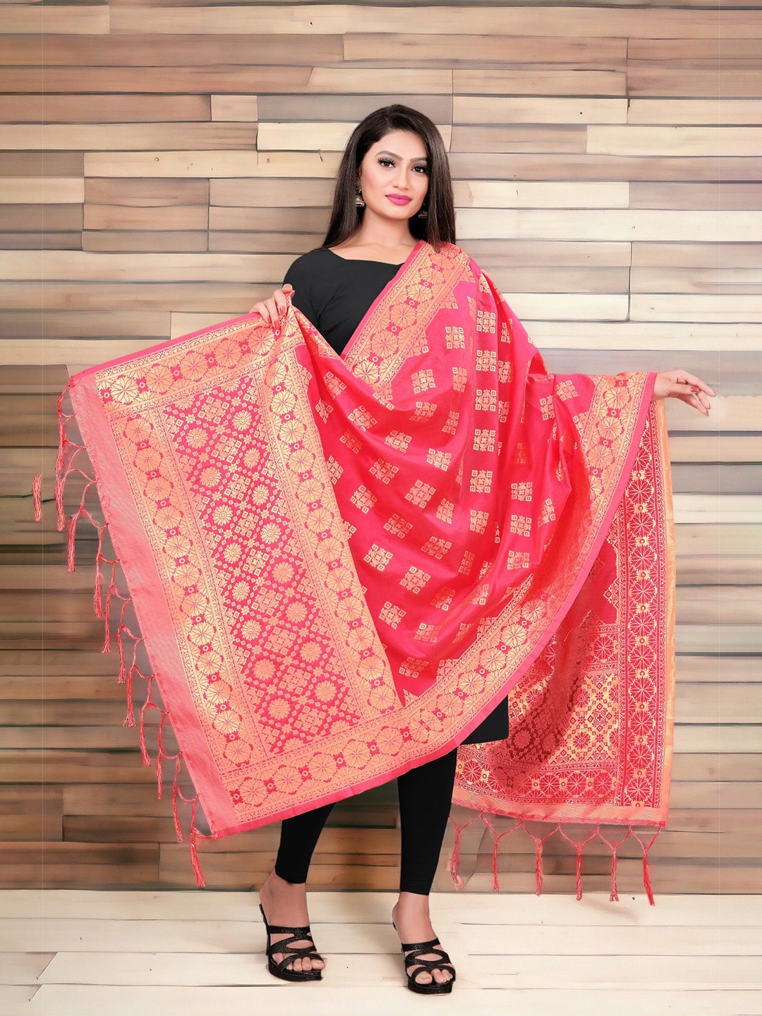 

CARTYSHOP Ethnic Motifs Woven Design Dupatta with Zari, Pink