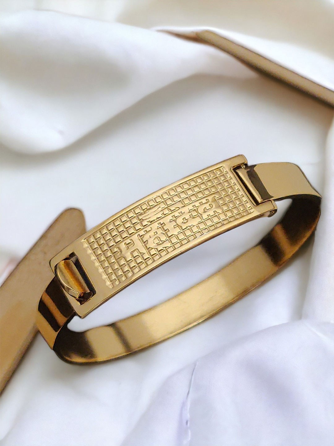 

WATCHSTAR Unisex Gold-Plated Stainless Steel Enamelled Kada Bracelet