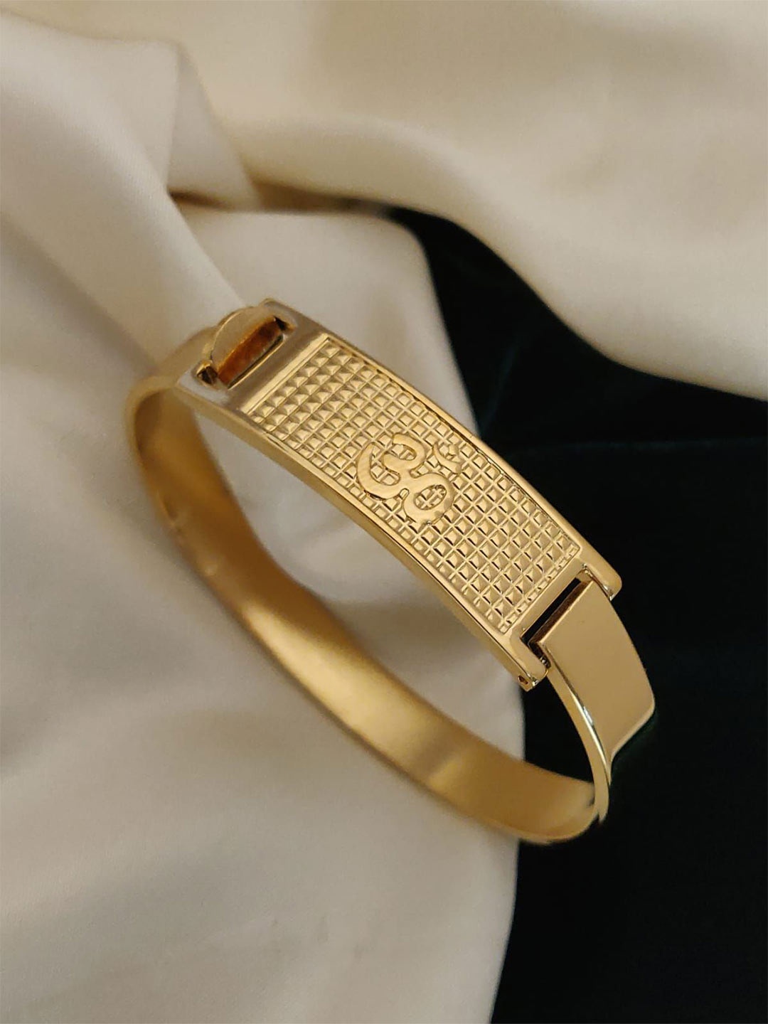 WATCHSTAR Unisex Gold-Plated Stainless Steel Enamelled Kada Bracelet