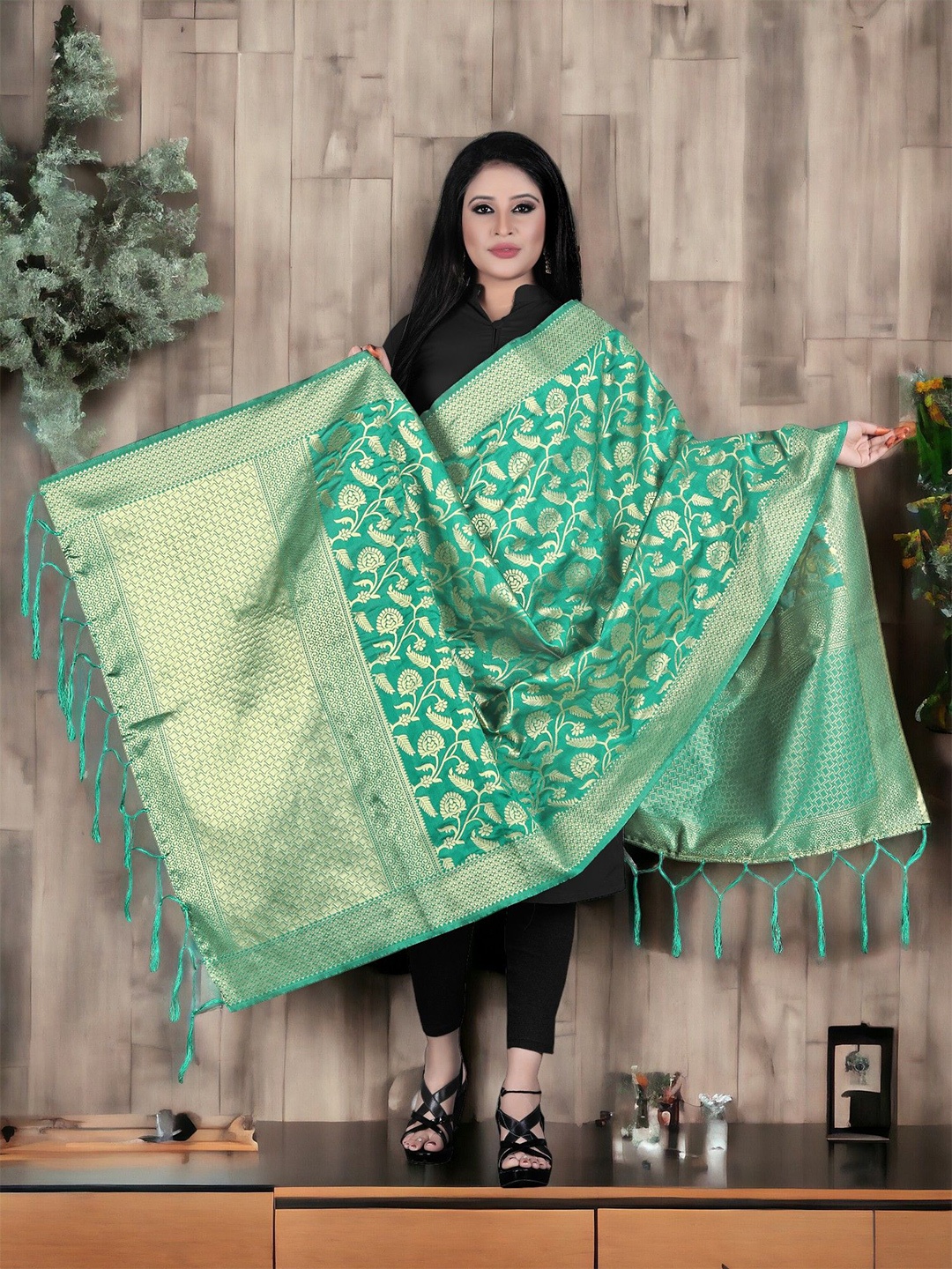 

CARTYSHOP Floral Woven Design Dupatta with Zari, Green
