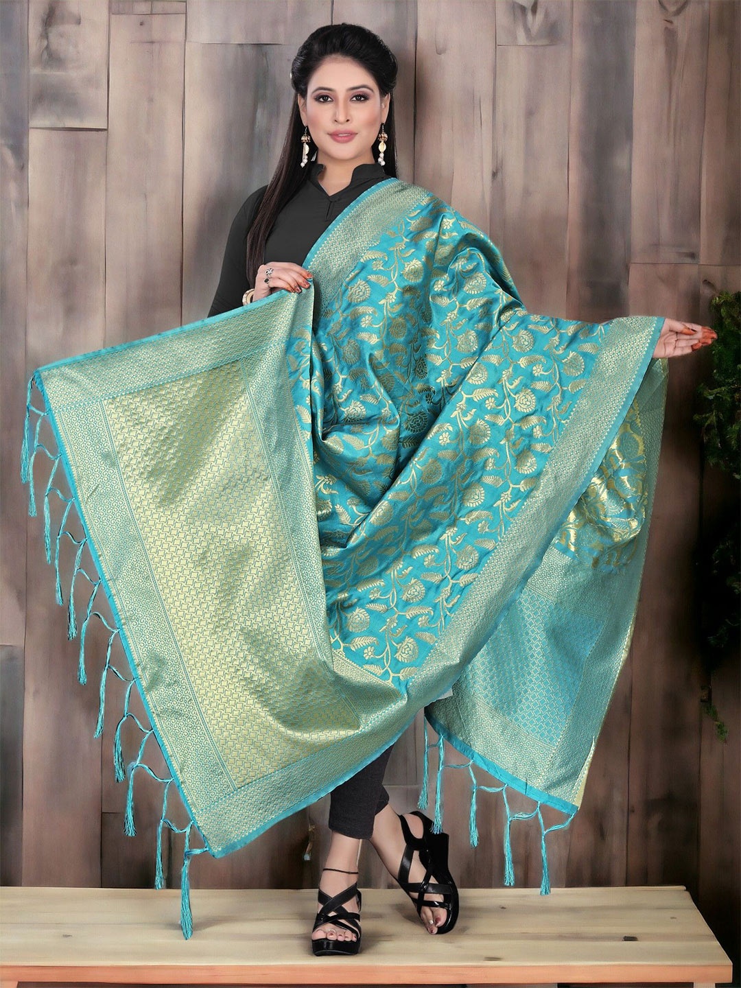 

CARTYSHOP Ethnic Motifs Woven Design Dupatta with Zari, Turquoise blue