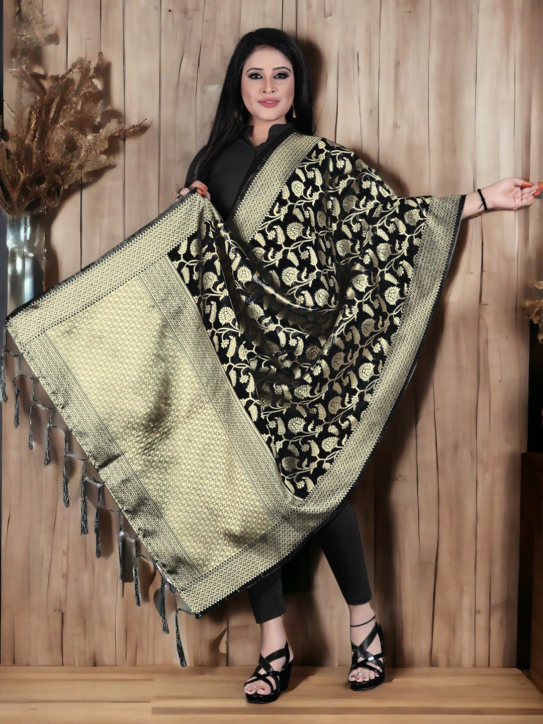 

CARTYSHOP Ethnic Motifs Woven Design Dupatta with Zari, Black