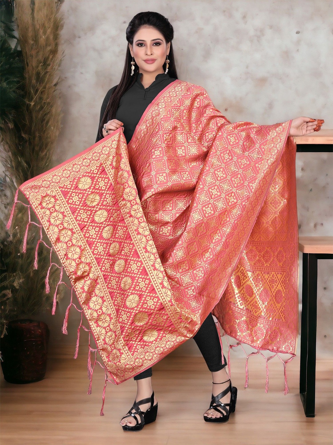 

CARTYSHOP Ethnic Motifs Woven Design Dupatta with Zari, Pink