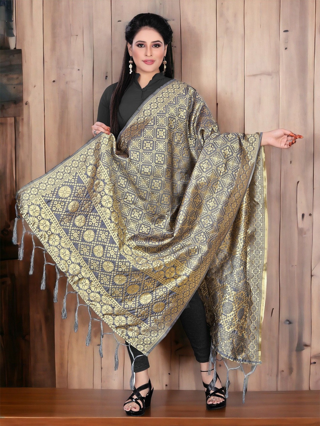 

CARTYSHOP Ethnic Motifs Embroidered Dupatta with Zari, Grey