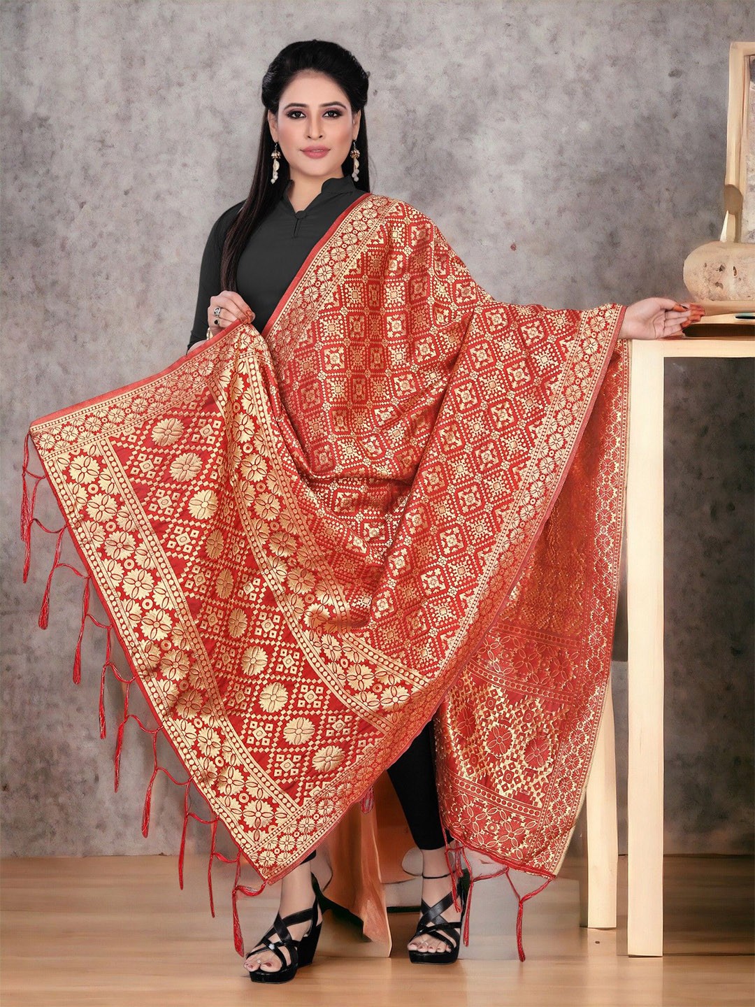 

CARTYSHOP Ethnic Motifs Woven Design Dupatta with Zari, Red